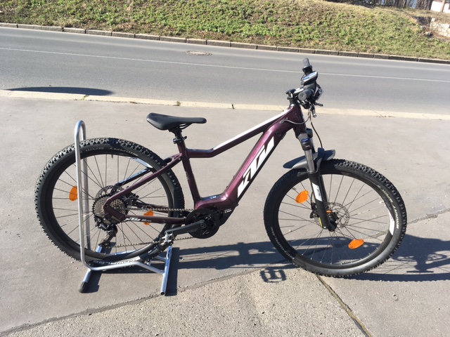 Juniorské elektrokolo KTM Macina Race 271 Glorious, vínové