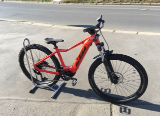 Juniorské elektrokolo KTM Macina Race 572, červeno-oranžové