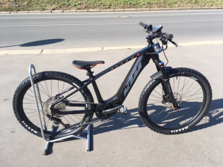 Juniorské elektrokolo KTM Macina Team 672, černé